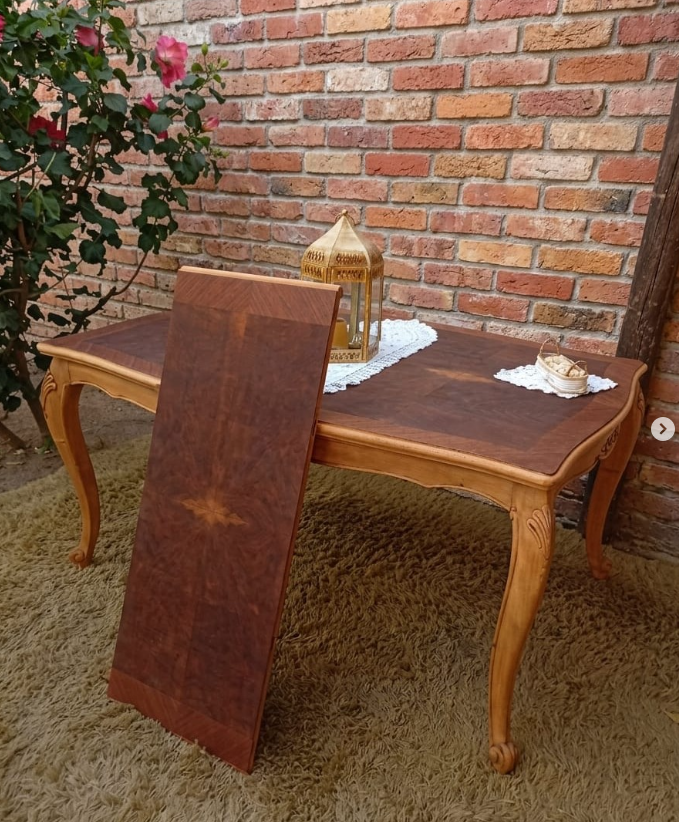 Mesa de madera restaurada